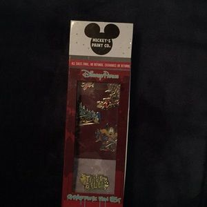 Disney parks graffiti pin set *limited edition*
